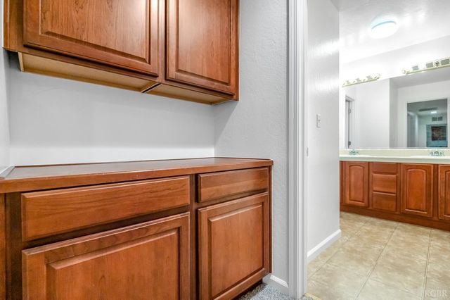 1942 N Sonoma Court, Hanford, CA 93230