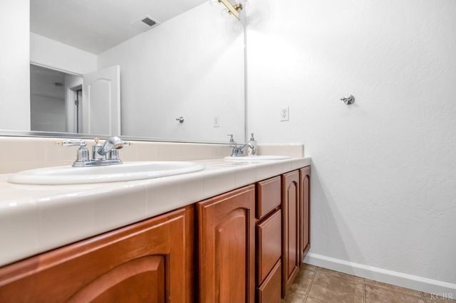 1942 N Sonoma Court, Hanford, CA 93230