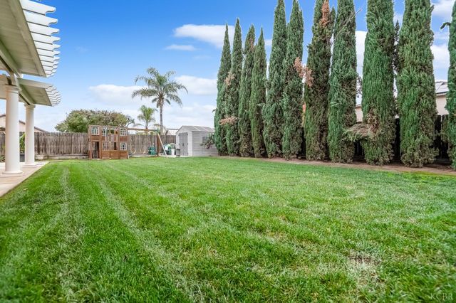 1942 N Sonoma Court, Hanford, CA 93230
