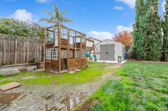 1942 N Sonoma Court, Hanford, CA 93230