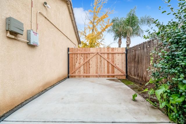 1942 N Sonoma Court, Hanford, CA 93230