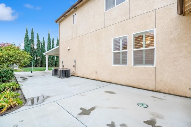 1942 N Sonoma Court, Hanford, CA 93230