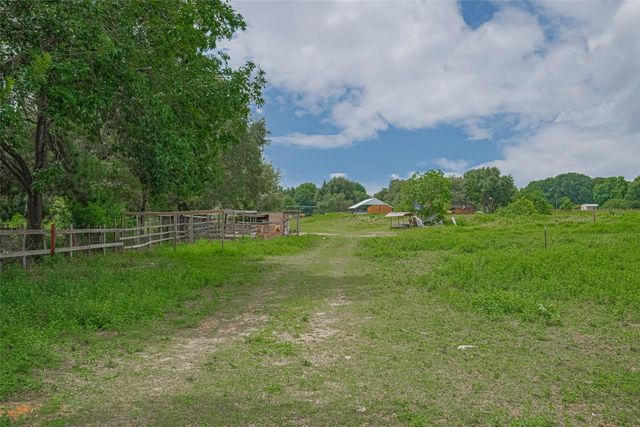 35535 Windmill Road, Hempstead, TX 77445