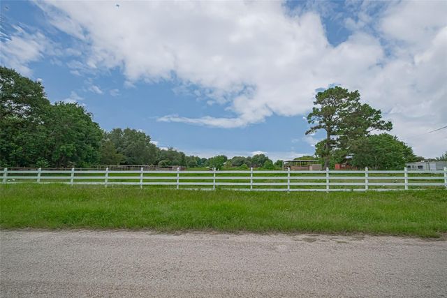 35535 Windmill Road, Hempstead, TX 77445