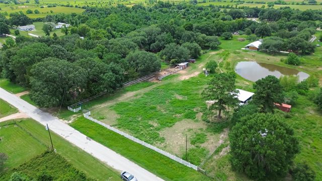 35535 Windmill Road, Hempstead, TX 77445