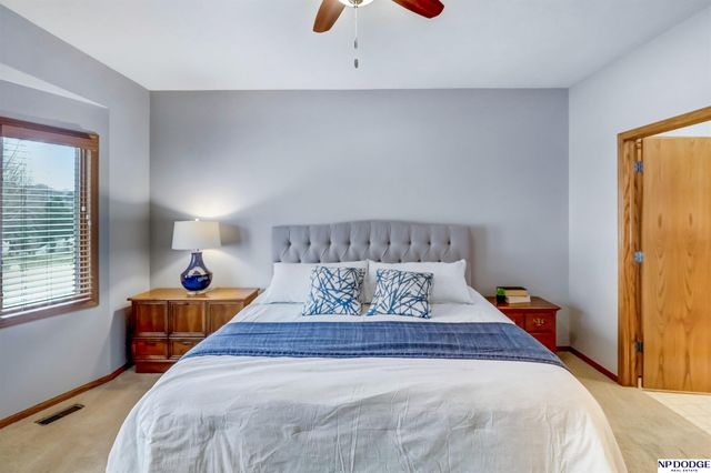 7715 S 94 Street, La Vista, NE 68128