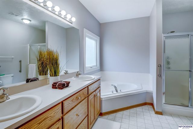 7715 S 94 Street, La Vista, NE 68128