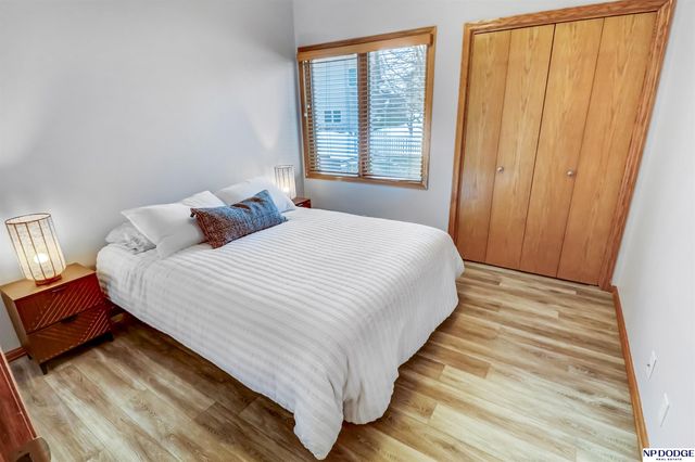 7715 S 94 Street, La Vista, NE 68128