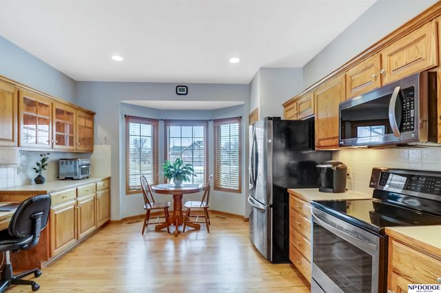 7715 S 94 Street, La Vista, NE 68128