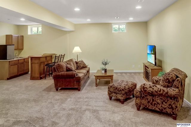 7715 S 94 Street, La Vista, NE 68128