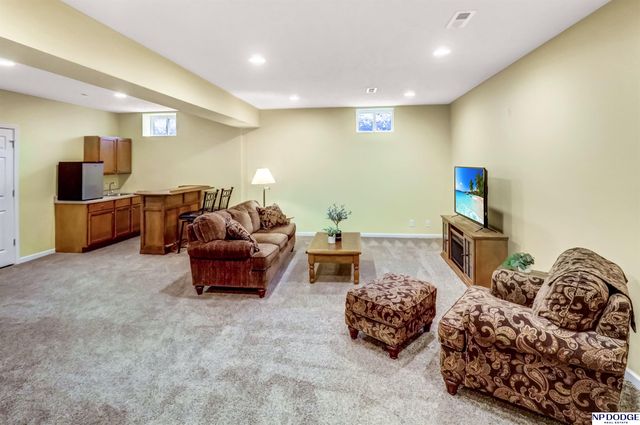 7715 S 94 Street, La Vista, NE 68128