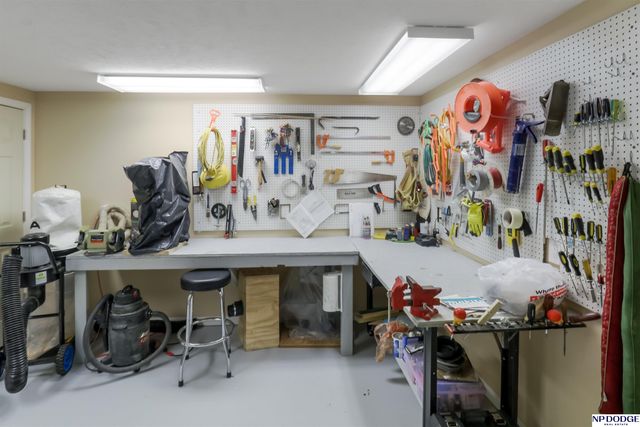 7715 S 94 Street, La Vista, NE 68128