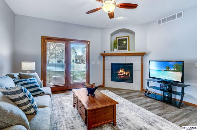 7715 S 94 Street, La Vista, NE 68128