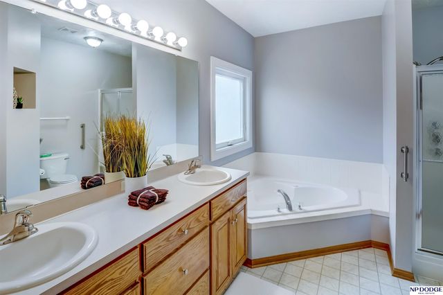 7715 S 94 Street, La Vista, NE 68128