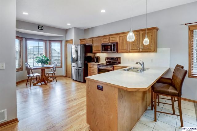 7715 S 94 Street, La Vista, NE 68128