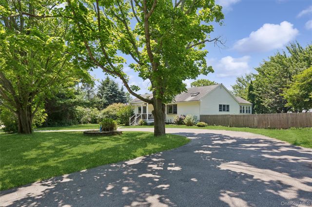 6205 Alvahs Lane, Cutchogue, NY 11935