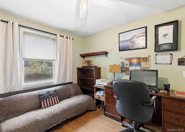 6205 Alvahs Lane, Cutchogue, NY 11935