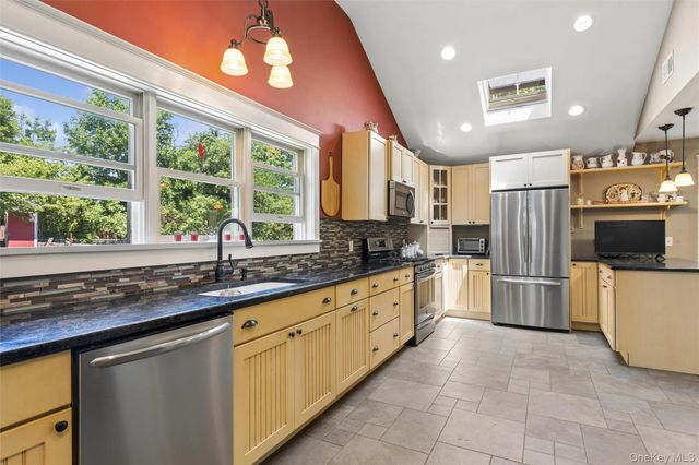 6205 Alvahs Lane, Cutchogue, NY 11935