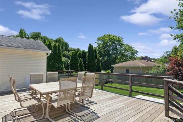6205 Alvahs Lane, Cutchogue, NY 11935