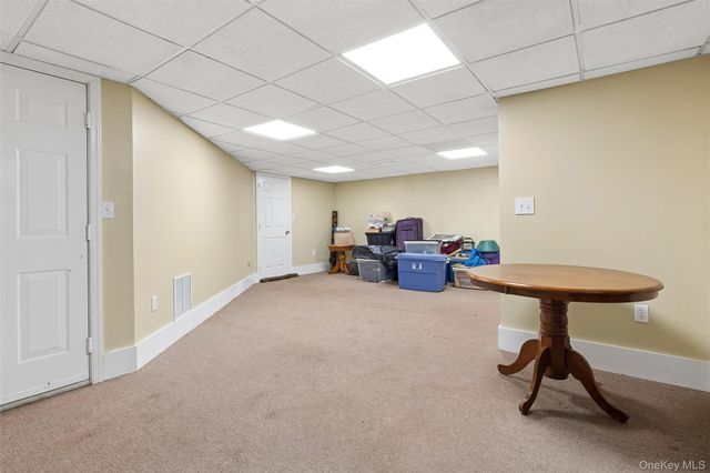 6205 Alvahs Lane, Cutchogue, NY 11935