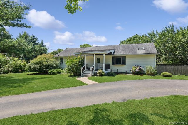 6205 Alvahs Lane, Cutchogue, NY 11935