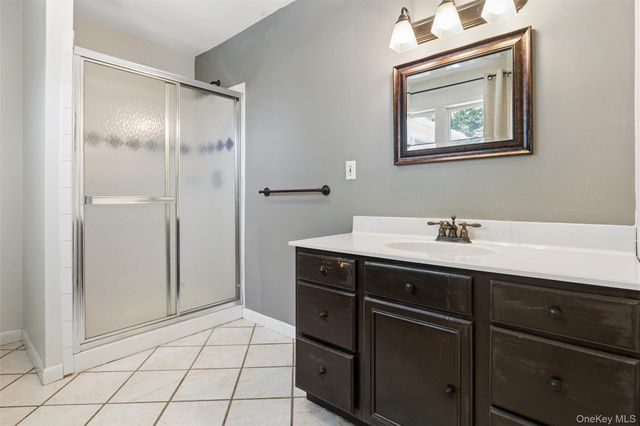6205 Alvahs Lane, Cutchogue, NY 11935