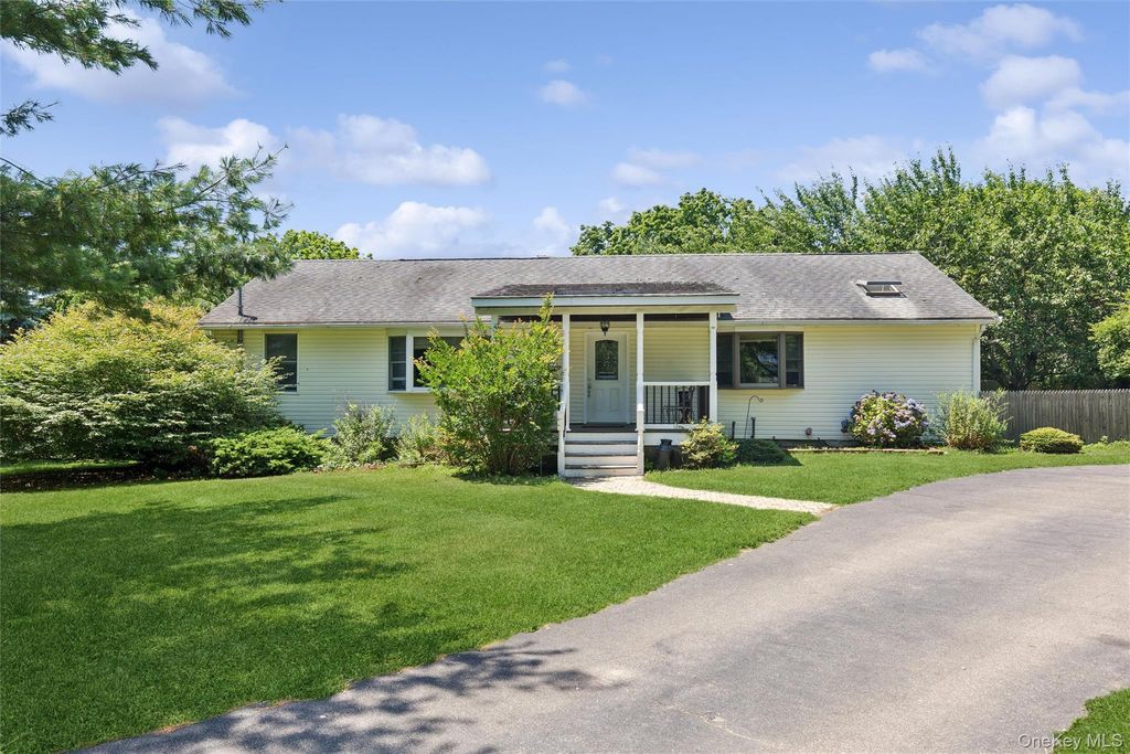 6205 Alvahs Lane, Cutchogue, NY 11935