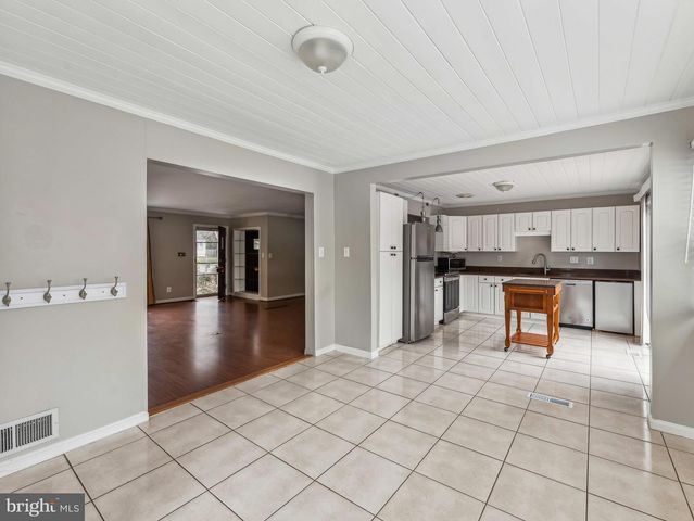 3503 MAPLE CT, Falls Church, VA 22041