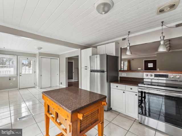 3503 MAPLE CT, Falls Church, VA 22041