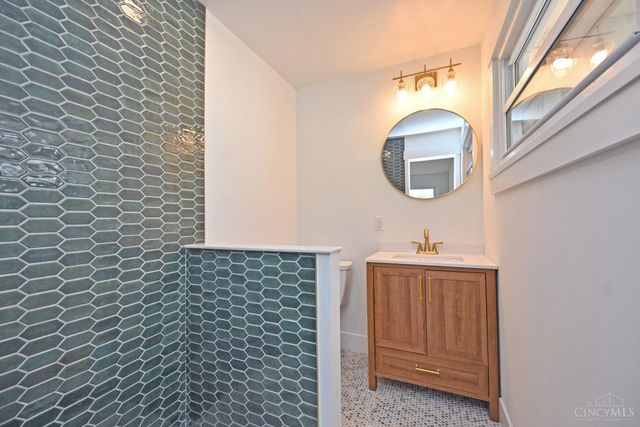 4034 Mantell Avenue, Sycamore Twp, OH 45236