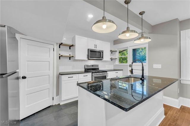 12206 Detroit Avenue, Lakewood, OH 44107