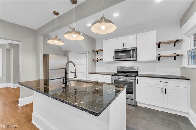 12206 Detroit Avenue, Lakewood, OH 44107