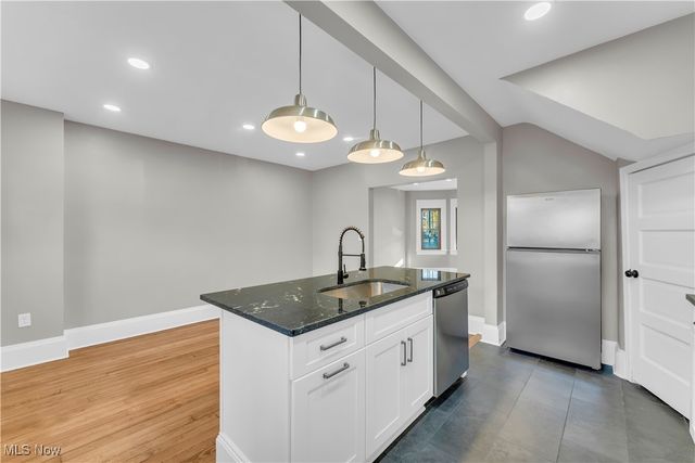 12206 Detroit Avenue, Lakewood, OH 44107