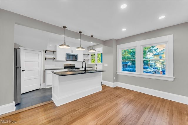 12206 Detroit Avenue, Lakewood, OH 44107