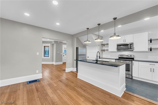 12206 Detroit Avenue, Lakewood, OH 44107