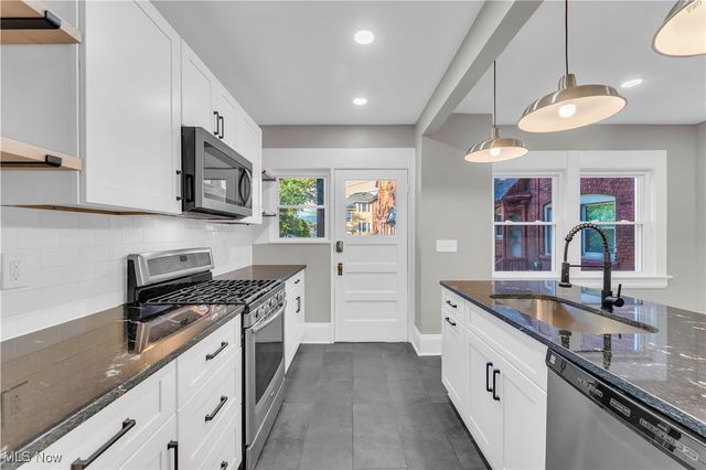 12206 Detroit Avenue, Lakewood, OH 44107