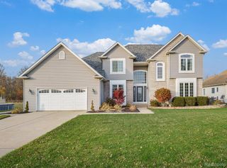 7469 Paradise Drive, Grand Blanc, MI 48439