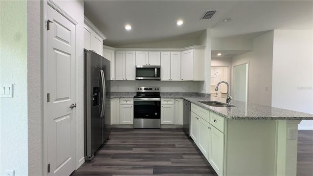 122 MALAUKA LOOP, Ocklawaha, FL 32179