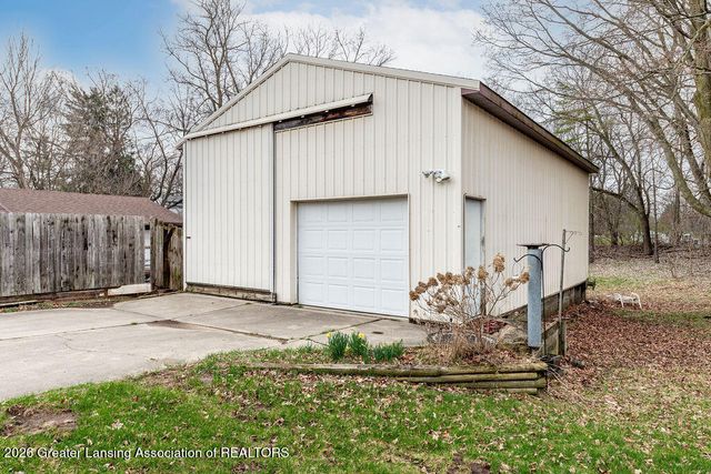 2301 W Main Street 2301 2303, Holt, MI 48842