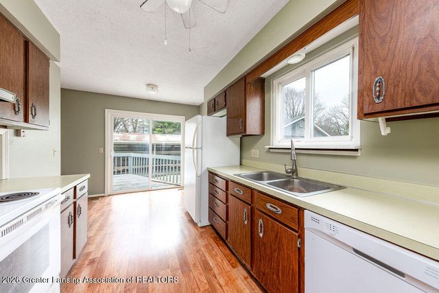 2301 W Main Street 2301 2303, Holt, MI 48842