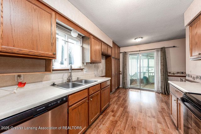2301 W Main Street 2301 2303, Holt, MI 48842