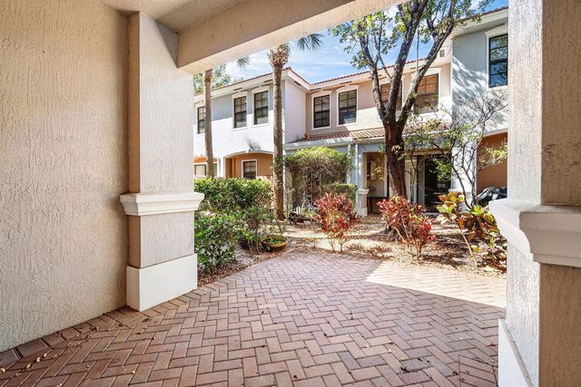 238 E Chrystie Circle, Delray Beach, FL 33484
