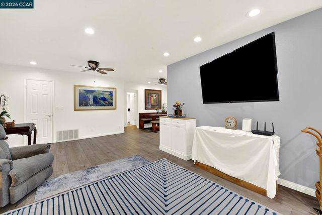 6472 Trinidad Dr, San Jose, CA 95120