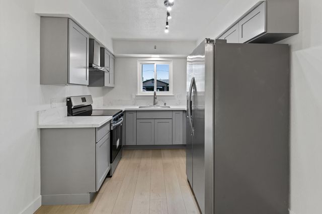 3270 Nareb St, Sacramento, CA 95838