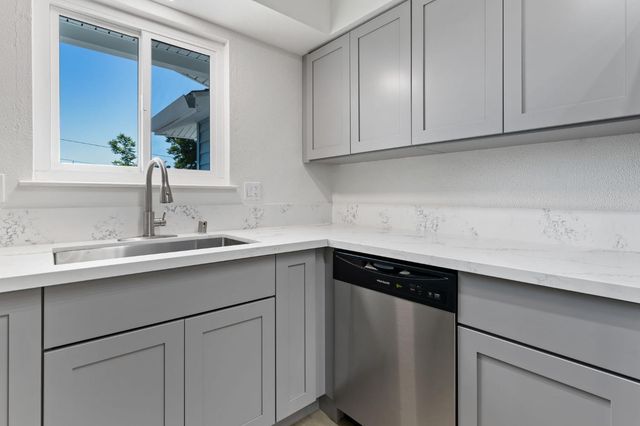 3270 Nareb St, Sacramento, CA 95838