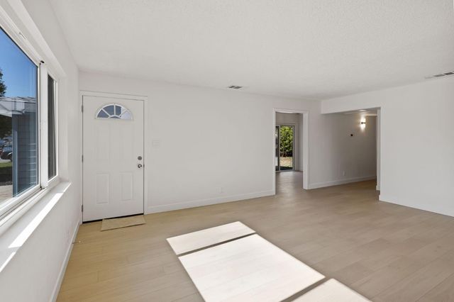 3270 Nareb St, Sacramento, CA 95838