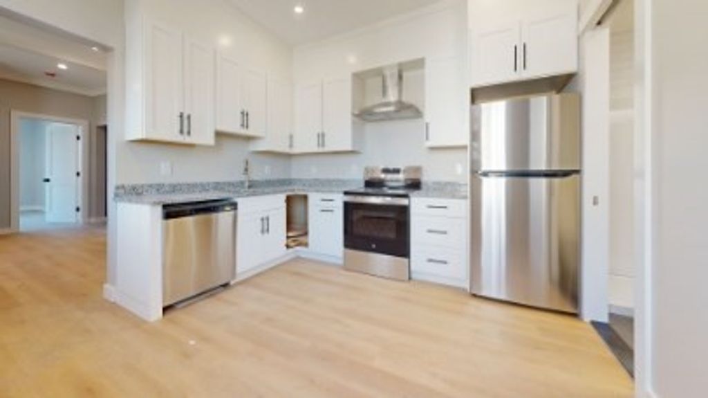 61 Dartmouth Street 4, Waltham, MA 02543