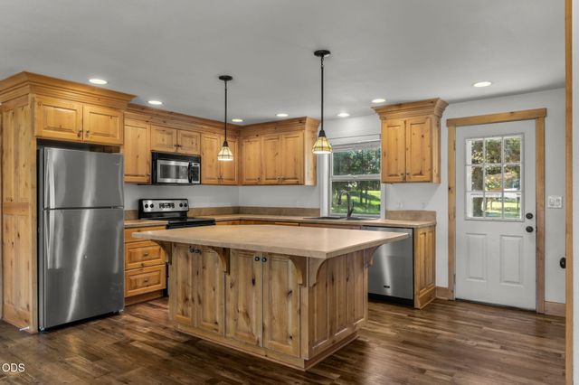 55690 Big River Drive, Bend, OR 97707