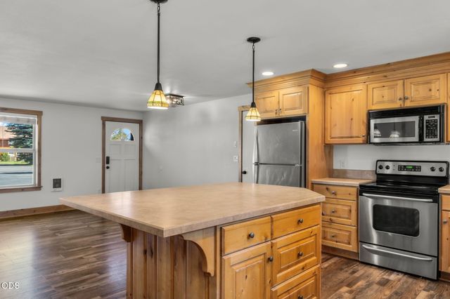 55690 Big River Drive, Bend, OR 97707