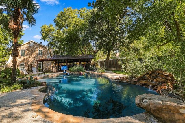 4618 Walnut Street, Flower Mound, TX 75028